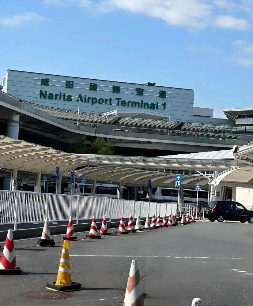 Guide complet 2025 des transports de l'aéroport de Narita aux points clés de Tokyo : emplacements d'achat de billets et points d'accès pour bus et trains